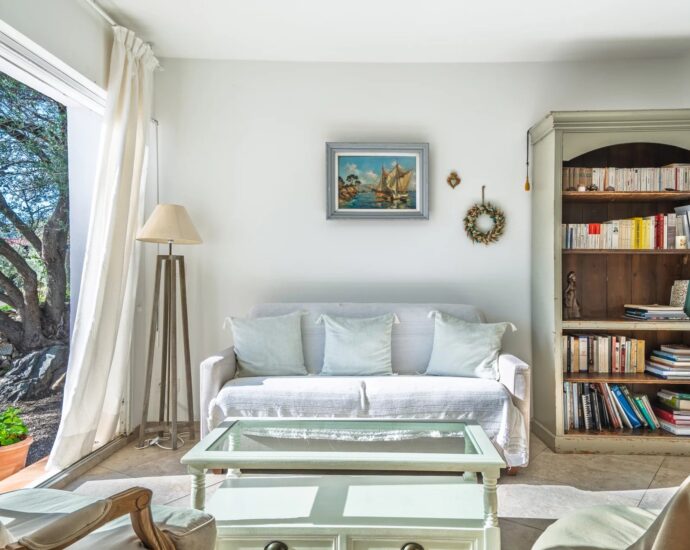 Lumio, Single Story Villa, 4 Bedrooms, Annex, Pool, Mountain Views, Beach within Walking Distance