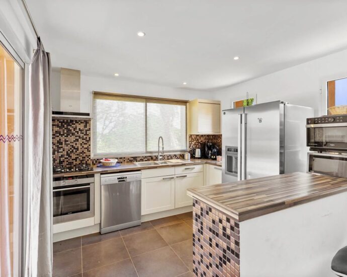 Exclusive, Carpalone, 4 Bedrooms, Swimming Pool, Near the Beach