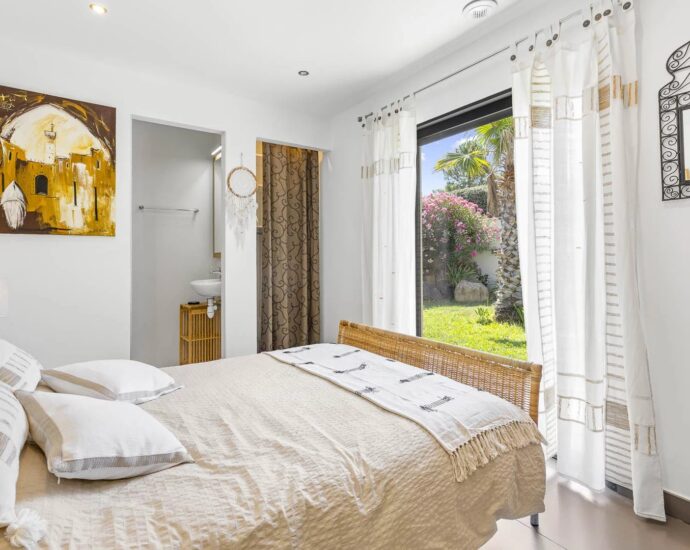 Sainte-Lucie de Porto-Vecchio, Villa 5 chambres, piscine, proche plage et fleuve