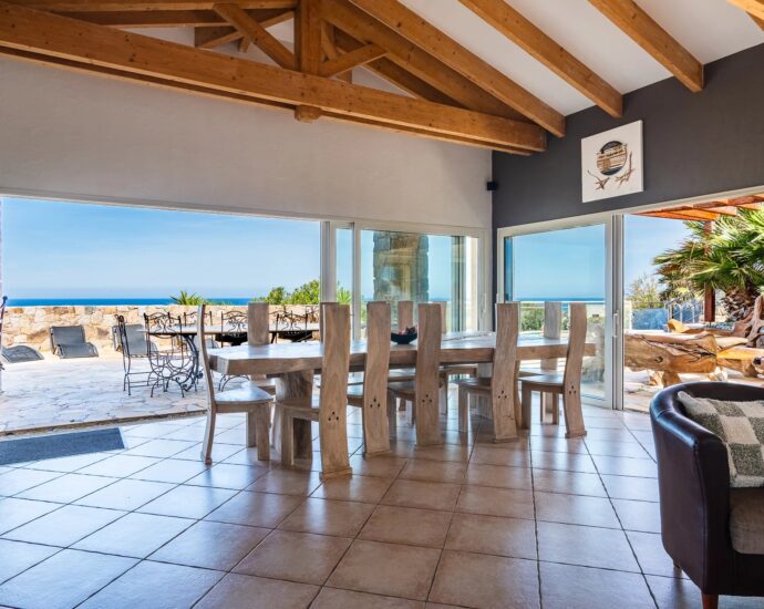 Lumio, villa, 7 chambres, vue mer, plage à pied