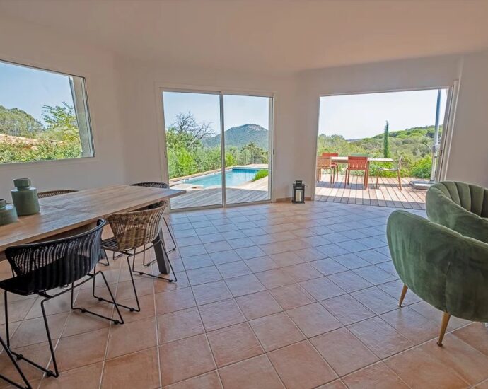 Porto-Vecchio, Precojo, 2-Bedroom Villa with Heated Pool, Near Santa Giulia Beach, with Open Views