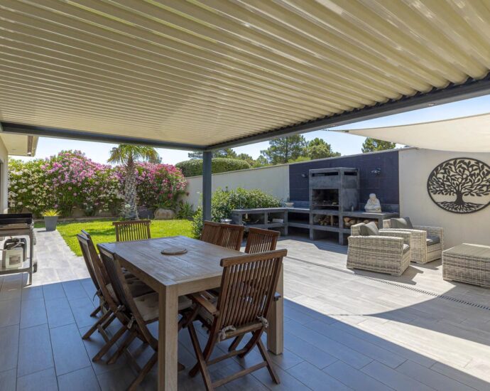 Sainte-Lucie de Porto-Vecchio, Villa 5 chambres, piscine, proche plage et fleuve