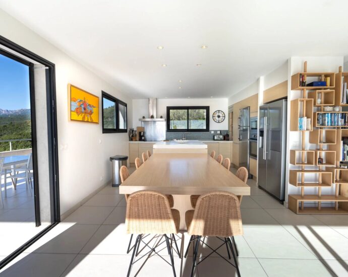 Exclusive listing, Tarco, Sea view, Villa, 8 bedrooms, heated swimming pool, fitness room, close to the beach