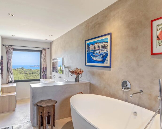 Pinarello, architect-designed villa, 5 bedrooms, sea view, pool, private estate, near beach