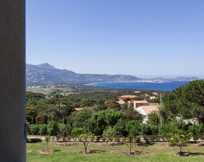 Lumio, villa 7 chambres, piscine, vue mer panoramique, proche plage