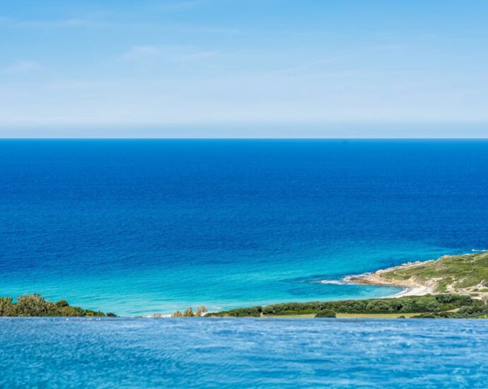 Corbara , 4-Bedroom Villa with Infinity Pool, Stunning Sea Views, Close to the Beach