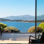 Proche Porticcio, Villa pied dans l’eau à Ruppione, 5 chambres, piscine chauffée et vue imprenable sur la mer