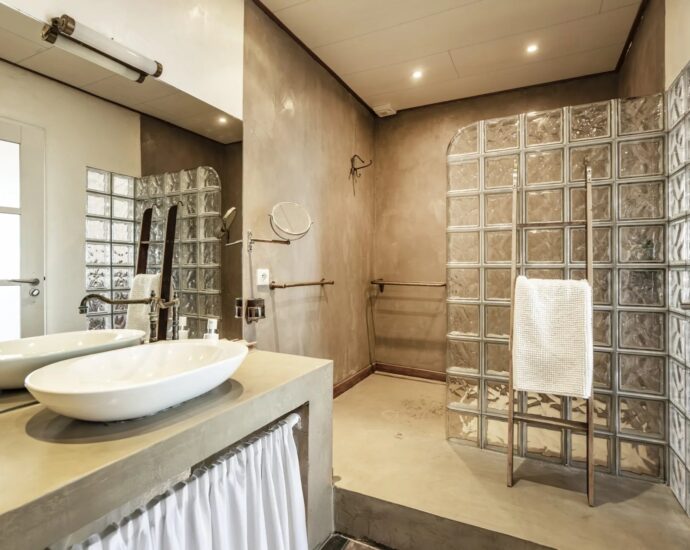 Porticcio, South Shore of Ajaccio, Waterfront villa, 5 bedrooms, panoramic sea view, direct beach access