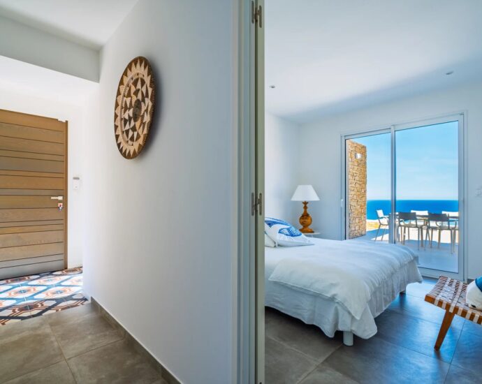 Corbara , 4-Bedroom Villa with Infinity Pool, Stunning Sea Views, Close to the Beach