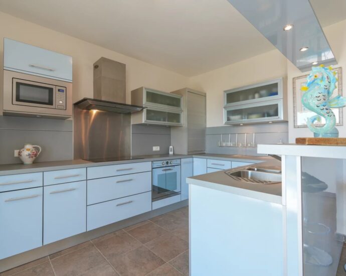 Exclusivité, Ajaccio, Route des Sanguinaires, Appartement vue mer, 3 chambres, plage à pied