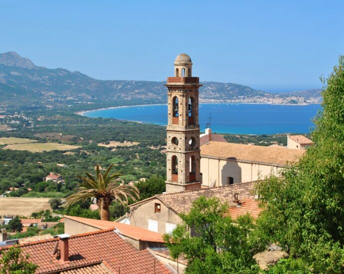 Lumio, appartement, 2 chambres, vue panoramique mer, montagnes et village