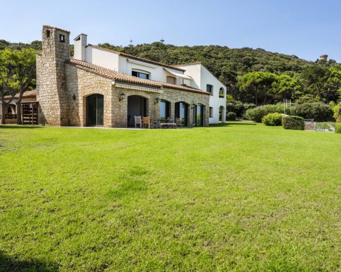 Porticcio, Isolella Peninsula, Waterfront Villa, 7 Bedrooms, Pool, Walking Distance to Beach, Panoramic Sea View