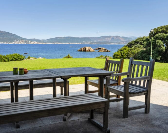 Porticcio, Isolella Peninsula, Waterfront Villa, 7 Bedrooms, Pool, Walking Distance to Beach, Panoramic Sea View