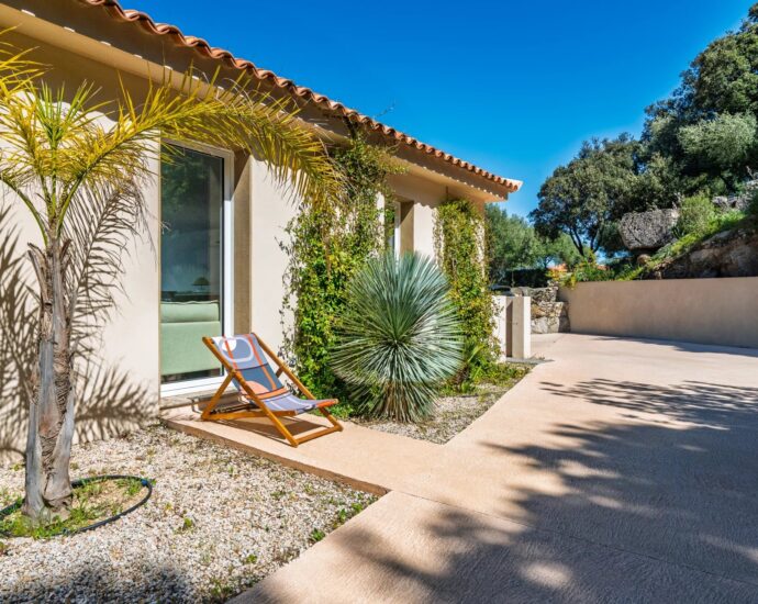 Corbara , 4-Bedroom Villa with Infinity Pool, Stunning Sea Views, Close to the Beach