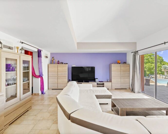 Exclusive, Carpalone, 4 Bedrooms, Swimming Pool, Near the Beach