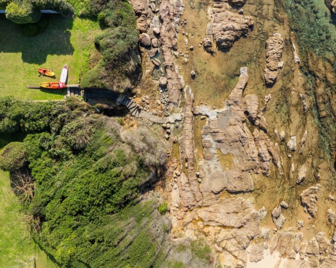 Proche Porticcio, Villa pied dans l’eau à Ruppione, 5 chambres, piscine chauffée et vue imprenable sur la mer