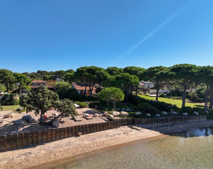RV1880 – Domaine de Cala Rossa, villa 4 chambres, pied dans l’eau