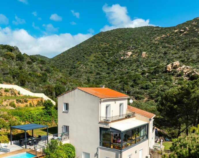 Ajaccio, Exclusivité, Villa, 5 chambres, vue mer panoramique, piscine, plage à pieds