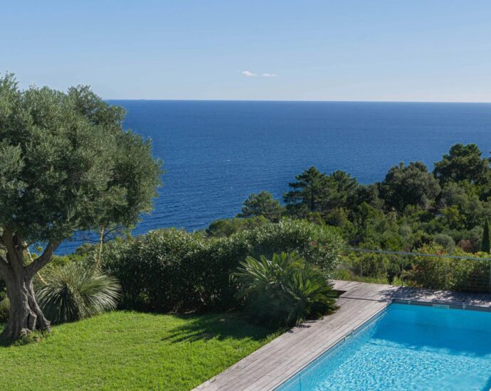 Exclusive listing, Tarco, Sea view, Villa, 8 bedrooms, heated swimming pool, fitness room, close to the beach
