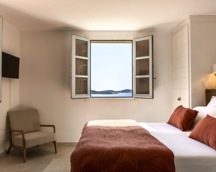 Lumio, villa 7 chambres, piscine, vue mer panoramique, proche plage