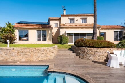 Exclusivité, Ajaccio, Villa 4 chambres, piscine chauffée, pool house, aperçu mer, proche plage