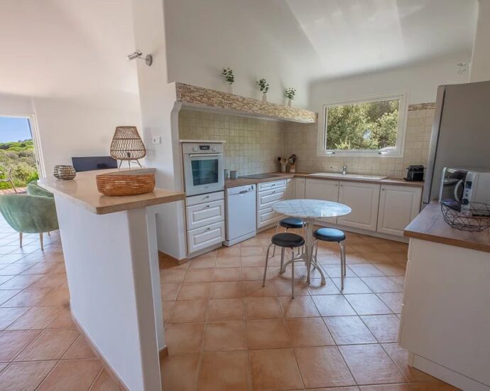 Porto-Vecchio, Precojo, 2-Bedroom Villa with Heated Pool, Near Santa Giulia Beach, with Open Views