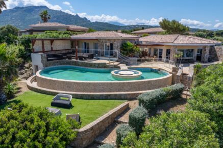 Lumio, villa, 7 chambres, vue mer, plage à pied