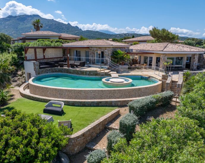 Lumio, villa, 7 chambres, vue mer, plage à pied