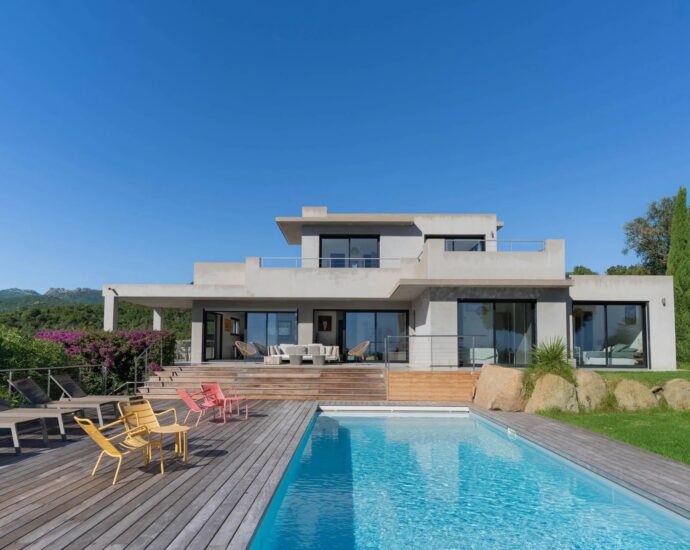 Exclusive listing, Tarco, Sea view, Villa, 8 bedrooms, heated swimming pool, fitness room, close to the beach