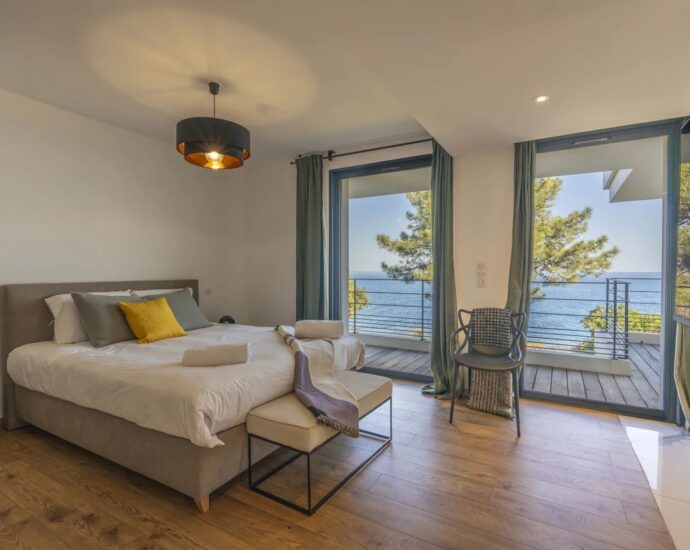 Côte des Nacres, Canella, Villa pied dans l&rsquo;eau, 5 chambres, piscine, vue mer panoramique, accès privé mer