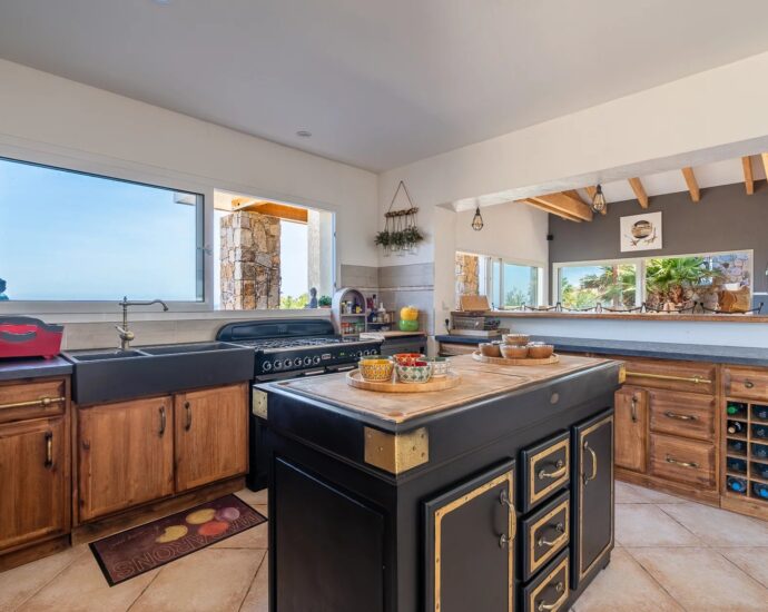 Lumio, villa, 7 chambres, vue mer, plage à pied