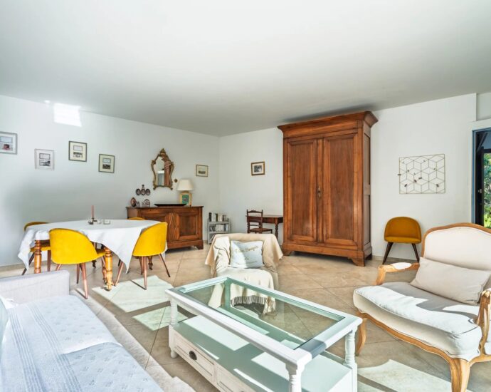 Lumio, Single Story Villa, 4 Bedrooms, Annex, Pool, Mountain Views, Beach within Walking Distance