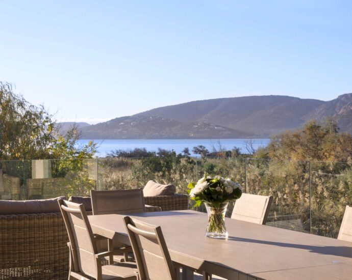 Porto Vecchio, Cala Rossa, villa 7 Chambres, piscine, plage à pied, vue mer