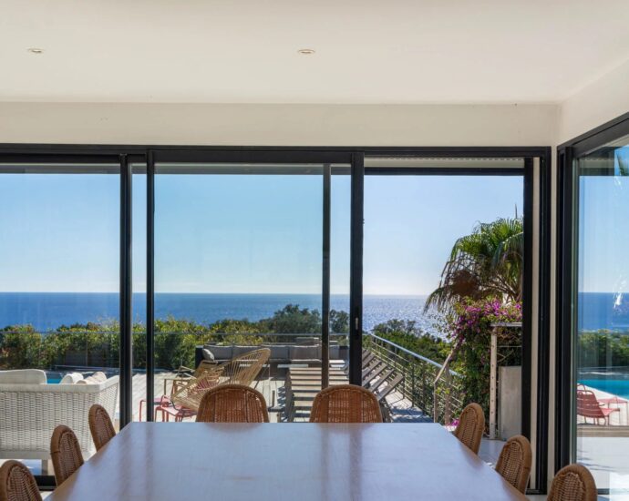 Exclusive listing, Tarco, Sea view, Villa, 8 bedrooms, heated swimming pool, fitness room, close to the beach