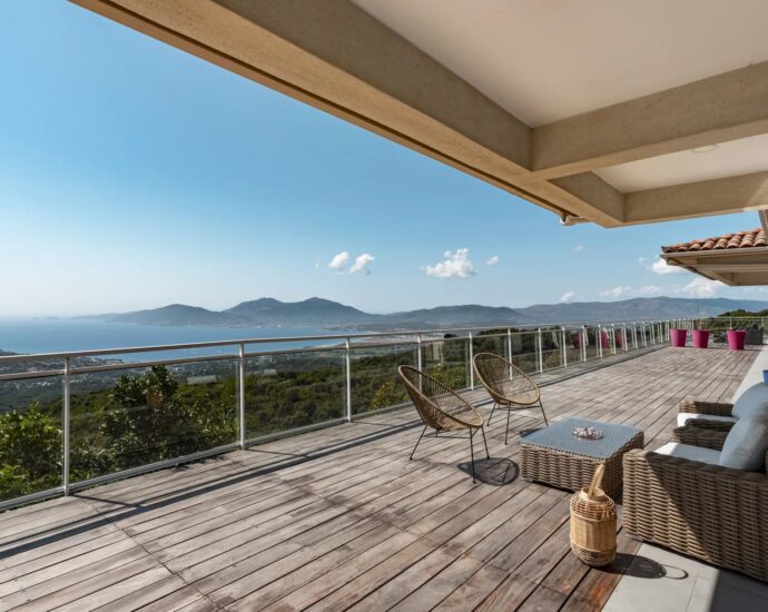 Porticcio, single-storey villa, 4 bedrooms, pool, panoramic sea view, close to beaches