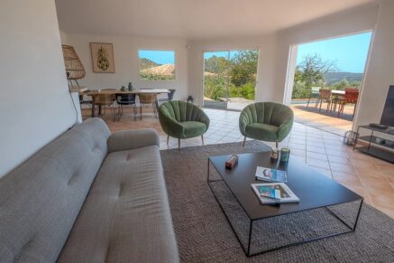 Porto-Vecchio, Precojo, 2-Bedroom Villa with Heated Pool, Near Santa Giulia Beach, with Open Views