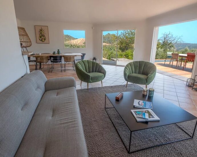 Porto-Vecchio, Precojo, 2-Bedroom Villa with Heated Pool, Near Santa Giulia Beach, with Open Views