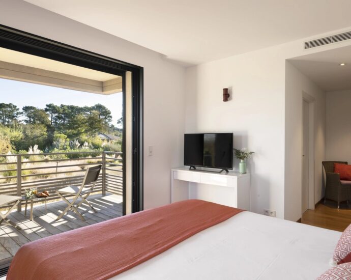 Porto Vecchio, Cala Rossa, villa 7 Chambres, piscine, plage à pied, vue mer