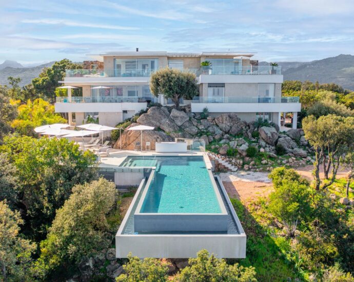 Favone, Villa, Vue mer panoramique, 7 chambres, proche plage, piscine, Cinéma, Salle de sport, Sauna, Hammam, Salle d&rsquo;arcade, Terrain de pétanque