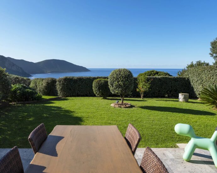 Exclusivité, Costi di Villanova, Villa contemporaine vue mer panoramique, 6 chambres, 2 appartements indépendants, piscine, proche plages et Ajaccio