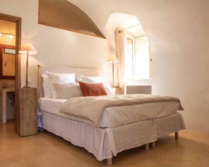 Lumio, villa 7 chambres, piscine, vue mer panoramique, proche plage