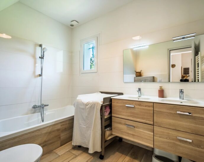 Lumio, Single Story Villa, 4 Bedrooms, Annex, Pool, Mountain Views, Beach within Walking Distance