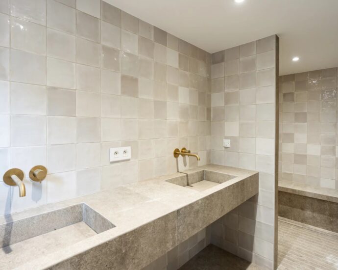 Proche Porticcio, Villa pied dans l’eau à Ruppione, 5 chambres, piscine chauffée et vue imprenable sur la mer