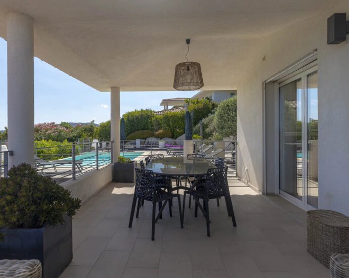 Porto-Vecchio, Golfo di Sogno,  Sea and mountain view villa with 4 bedrooms, heated pool, close to the beaches
