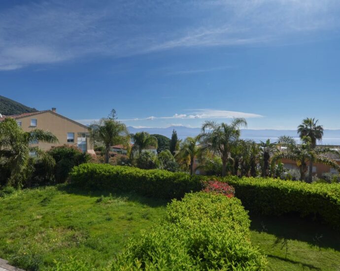 Exclusivité, Ajaccio, Route des Sanguinaires, Appartement vue mer, 3 chambres, plage à pied