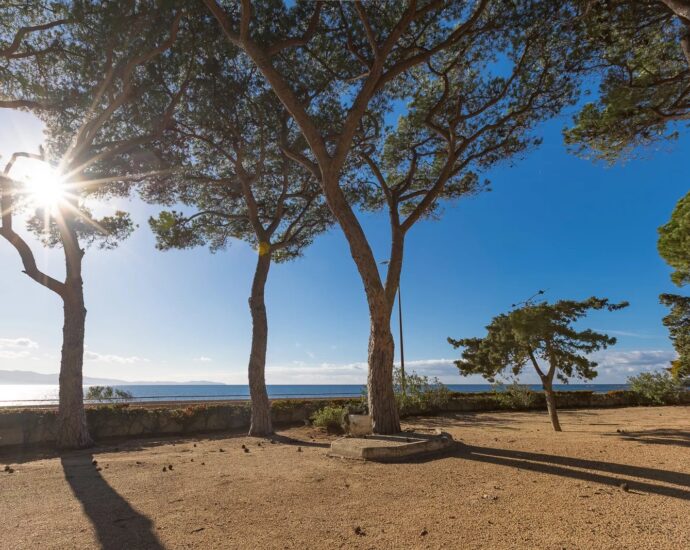 Exclusivité, Ajaccio, Route des Sanguinaires, Appartement vue mer, 3 chambres, plage à pied