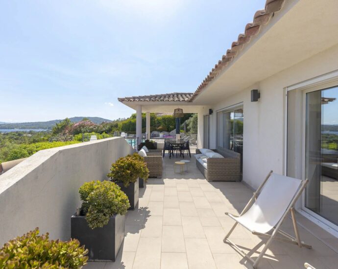 Porto-Vecchio, Golfo di Sogno,  Sea and mountain view villa with 4 bedrooms, heated pool, close to the beaches