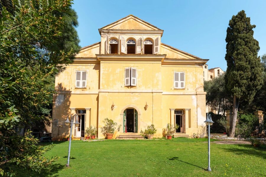 Bastia, Maison de maître, vue mer panoramique, 4 chambres, piscine, proche plages et centre-ville
