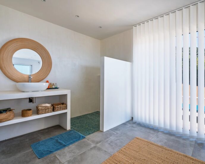 Corbara , 4-Bedroom Villa with Infinity Pool, Stunning Sea Views, Close to the Beach