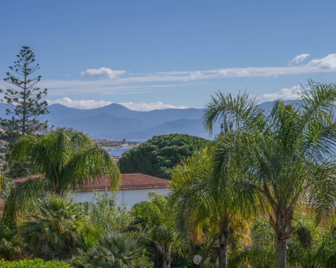 Exclusivité, Ajaccio, Route des Sanguinaires, Appartement vue mer, 3 chambres, plage à pied